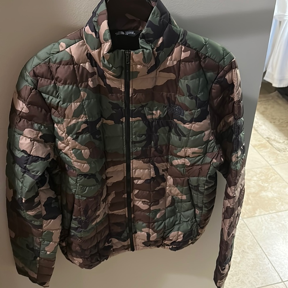The north face men’s jacket size medium